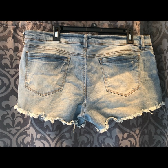 Shorts - Picture 2 of 3
